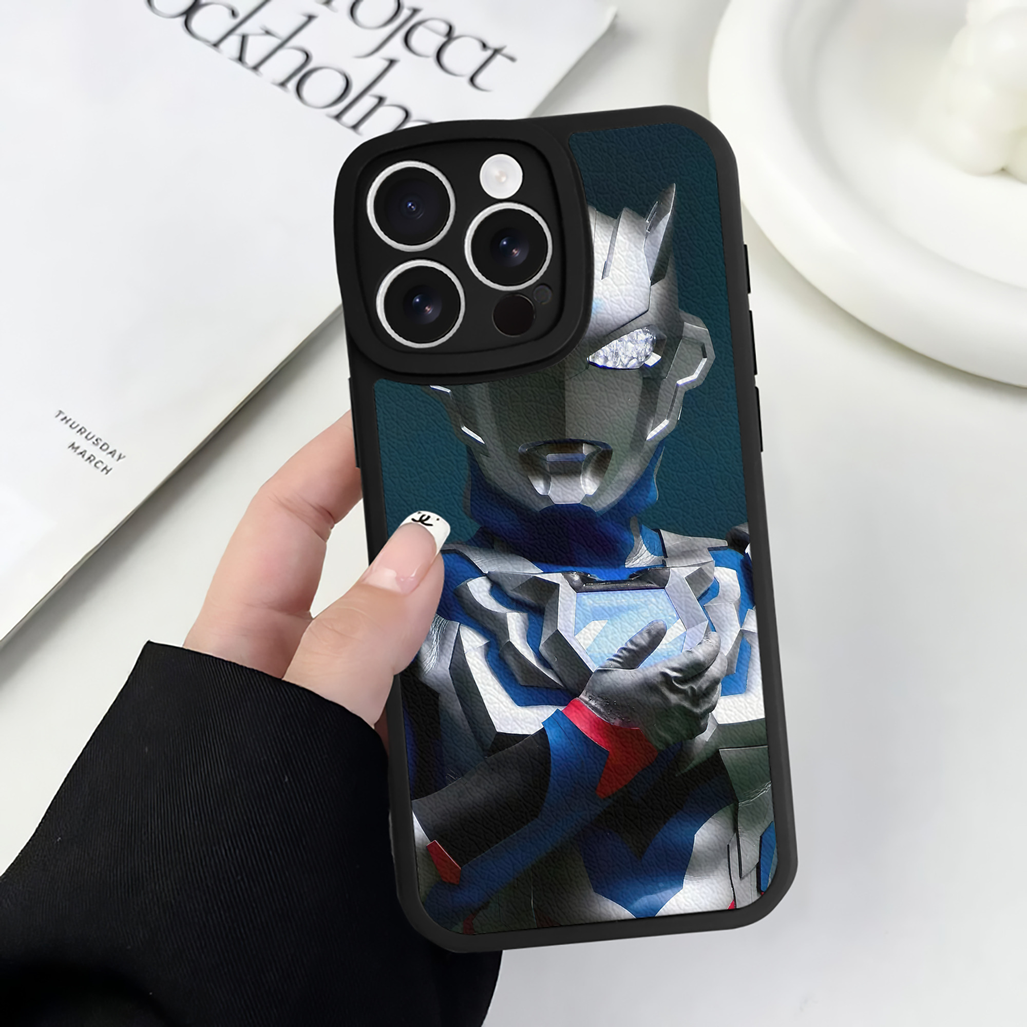 （画像用） ウルトラマン Ultraman 【iPhone 16シリーズ対応】シリコンスマホケース（レザー調） 材質：シリコン